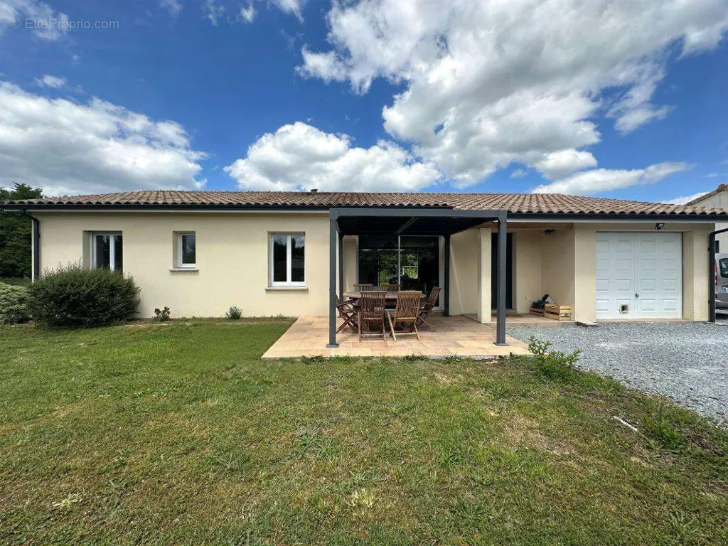 Extérieur - Maison de Plain-Pied avec Terrasses à Cudos
