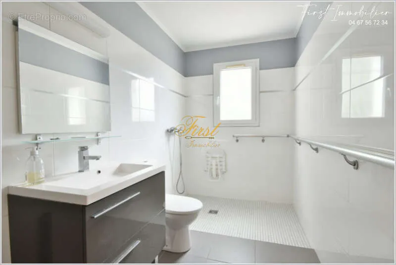 Salles de bain - Appartement en Rez-de-Chaussée avec Jardinet à Beaulieu