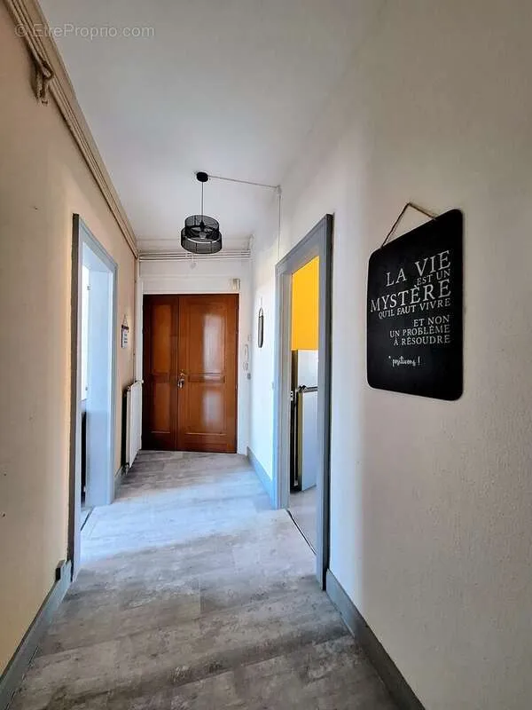 hallway_entrance