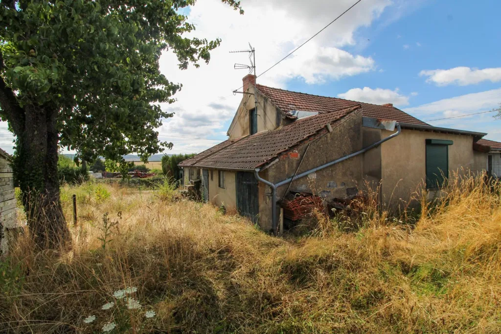 Esterno - Renovated Cottage with Garden in Génelard