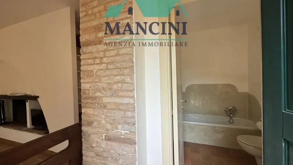Esik - Rustic House with Private Garden in Jesi