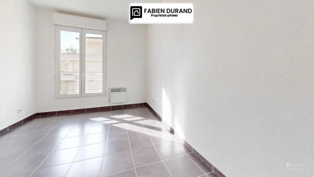 Toad - 2-Bedroom Flat with Terrace in Mandelieu Centre