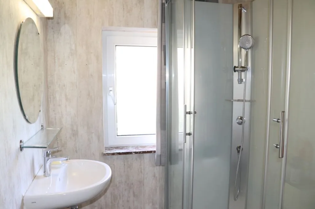 Bagni - House with Ample Storage in Namur