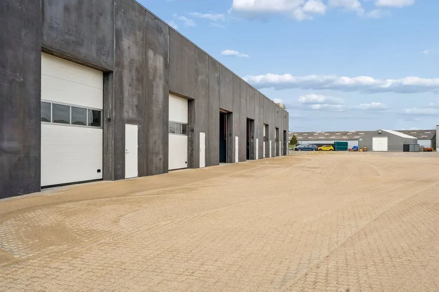 Extérieur - Warehouse with Road Access in Børkop