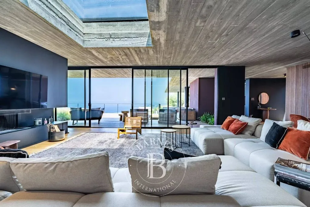 Séjour - Villa Contemporaine avec Vue Panoramique à Corbara