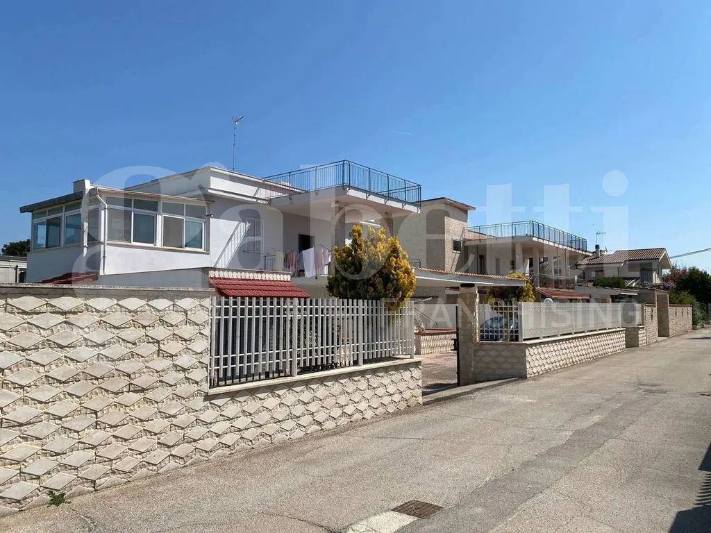 Exterior - Versatile Villa with Garden in Trani