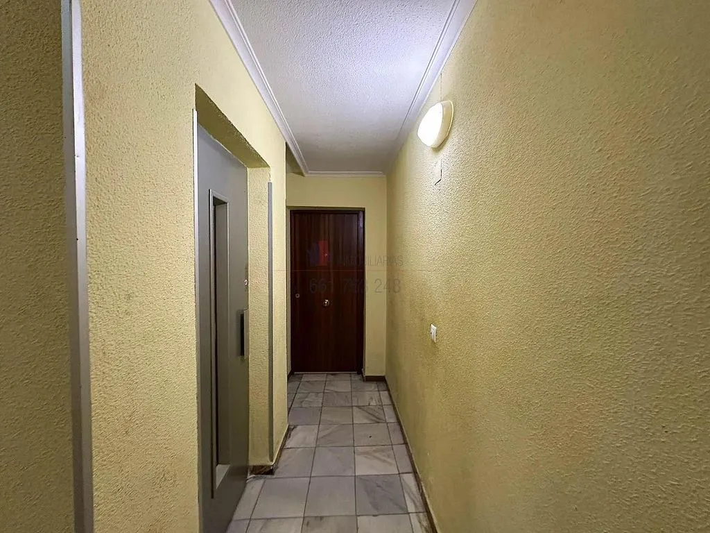 Entrée - Apartment with Terrace in Alicante's Historic District