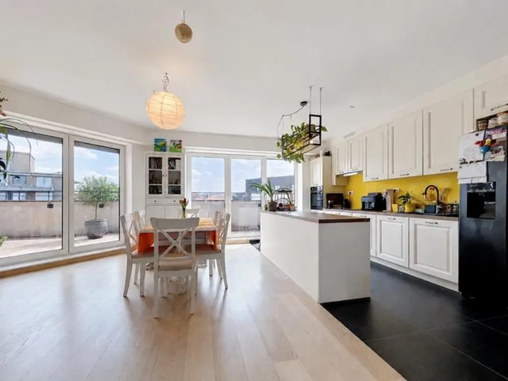 Cuisine - Penthouse avec Terrasse Panoramique à Evere