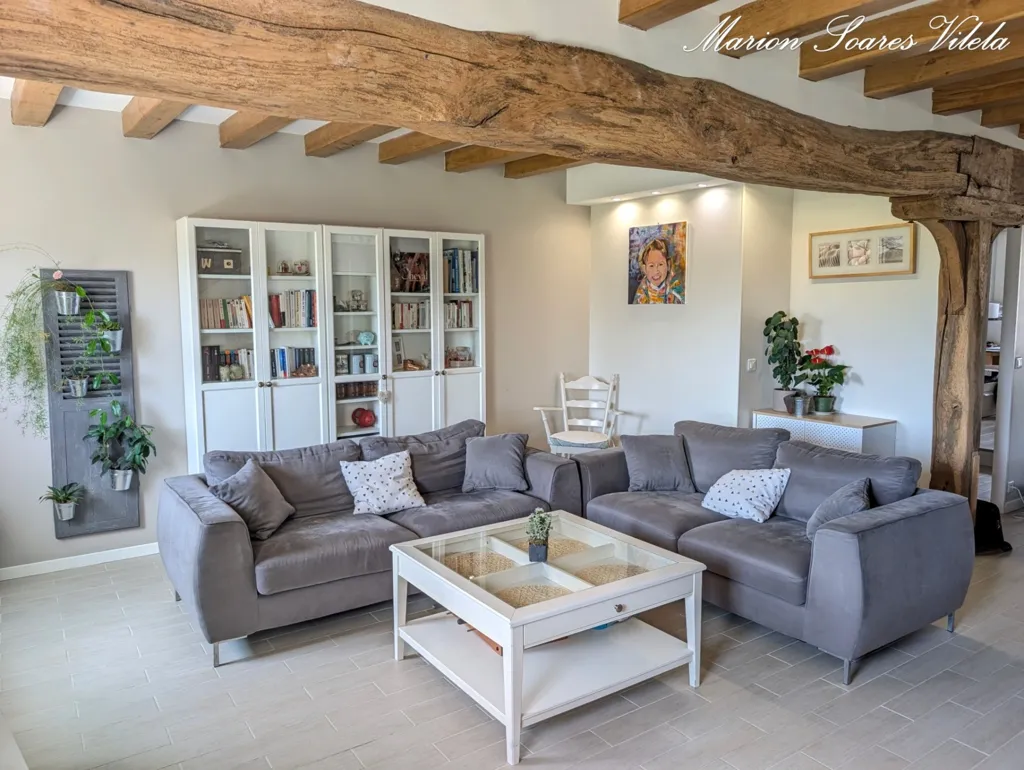 Soggiorno - Rustic Stone House with Large Garage in Chaumes-en-Brie