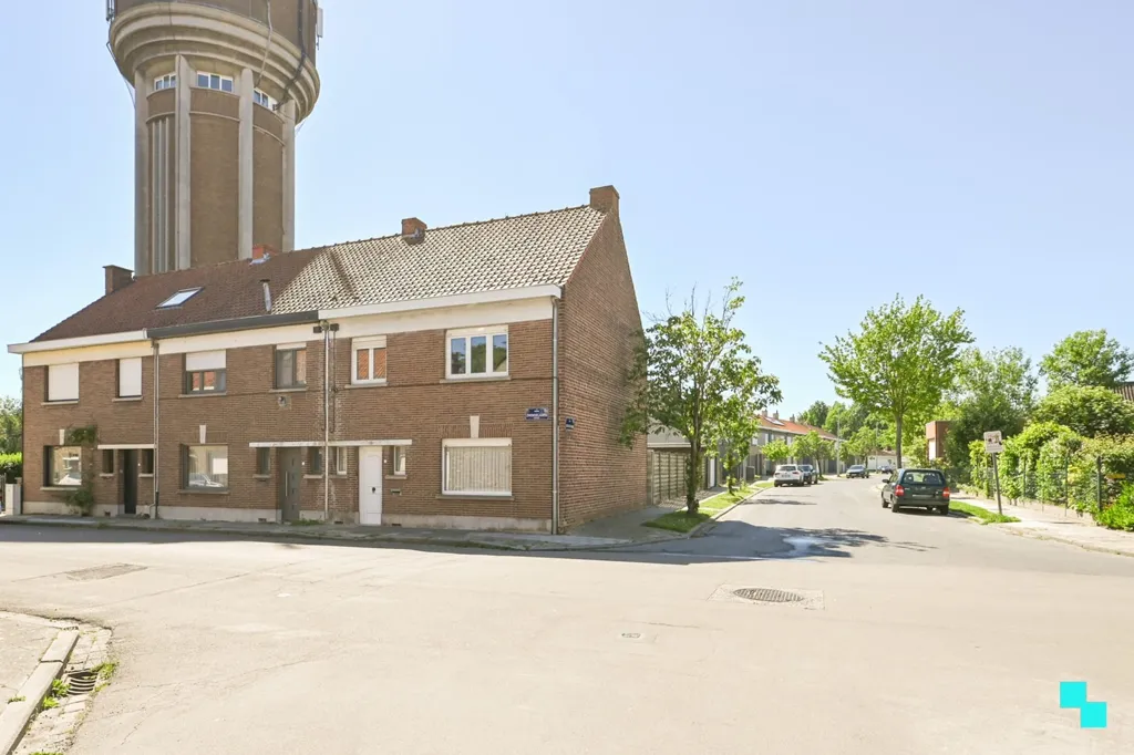 Esterno - Corner House to Renovate in Izegem