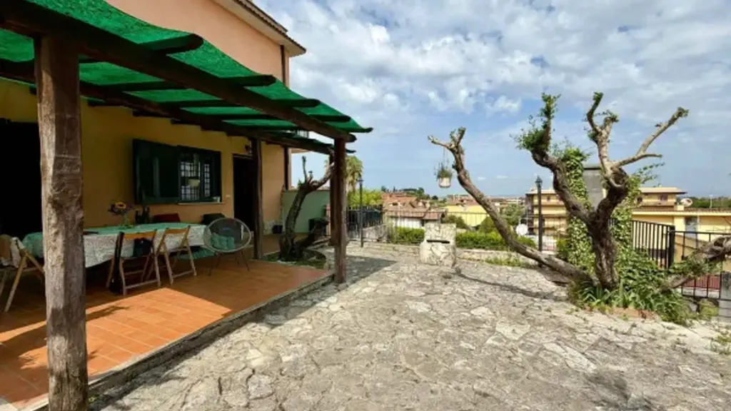 Terrace - Bifamiliar Villa with Private Garden in Rome