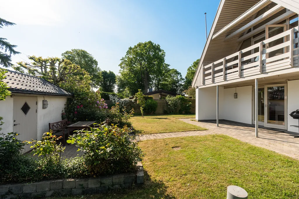 Giardino - Villa with Sea View and Large Terrace in Ålsgårde