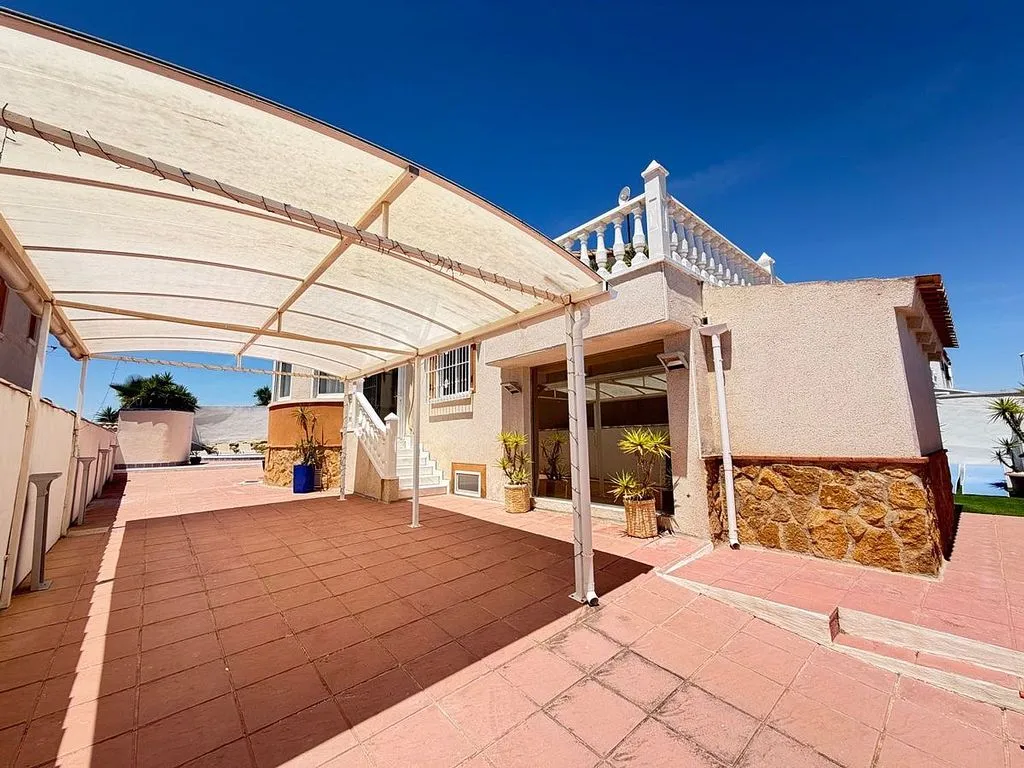 Terrasse - House with Pool and Garden in Orihuela