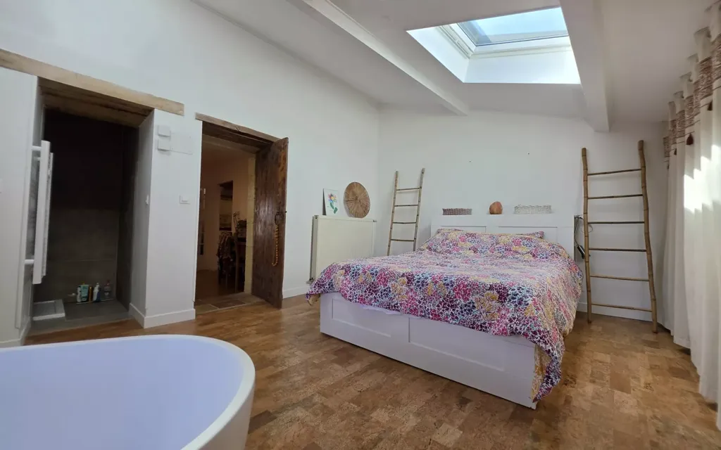 Chambres - Maison en Pierre Rénovée avec Piscine à Blasimon