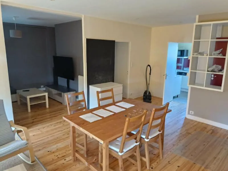 Dining Room - Flat with Parking in Pessac