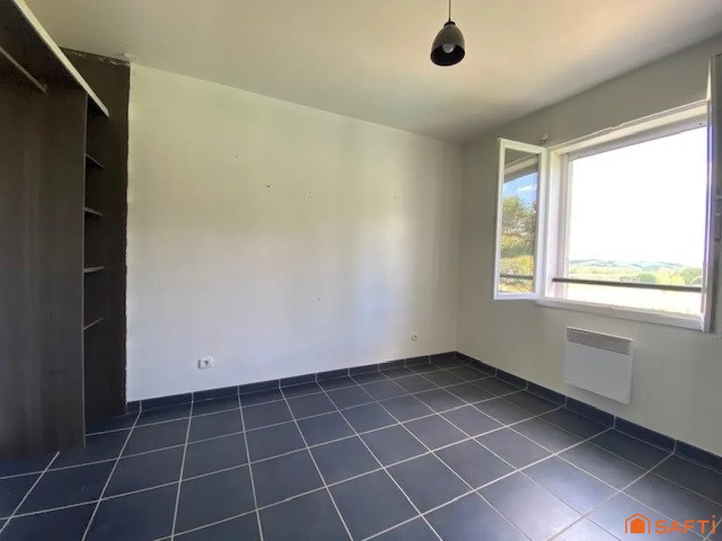 Pièces - Maison avec Piscine et Vue Dégagée à Lanta