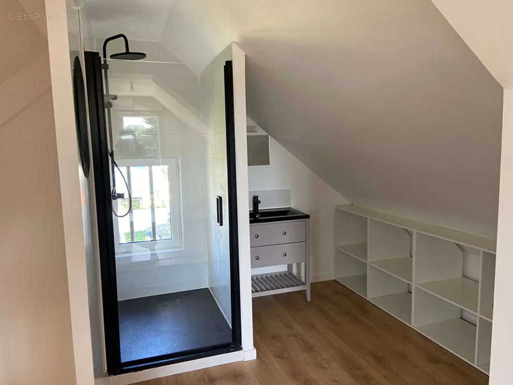 Salles de bain - Duplex Rénové avec Terrasse Sud à Saint-Marc-sur-Mer