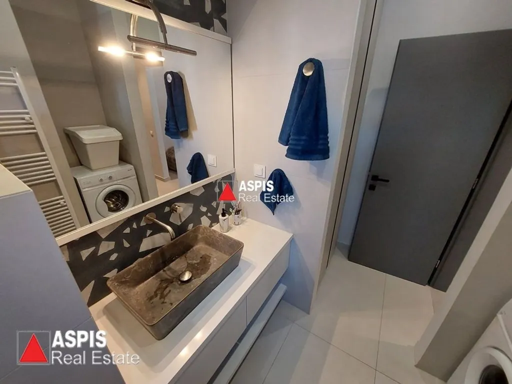 Salles de bain - Renovated Apartment with Double Frontage in Kallithea
