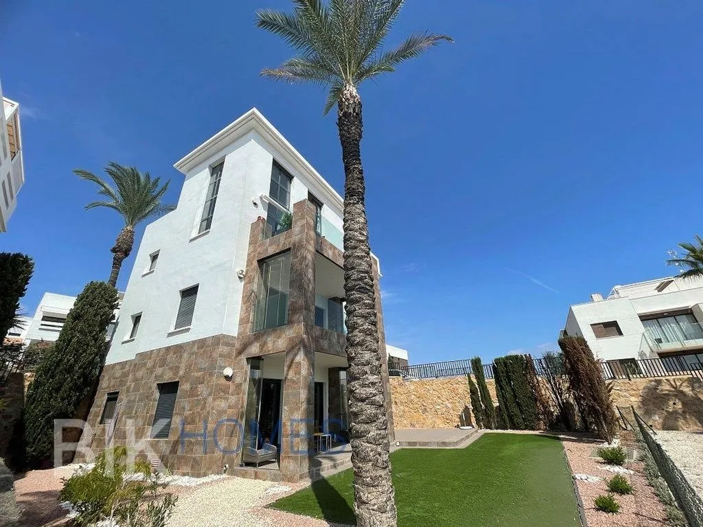 Välivaade - Penthouse with Pool in Campos de Golf
