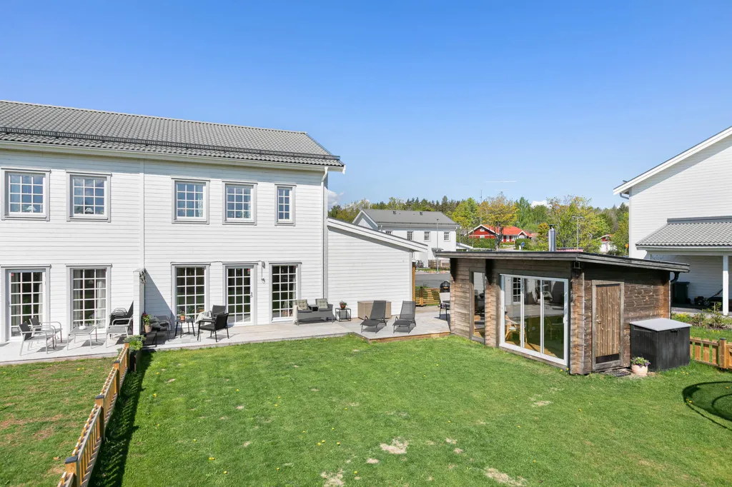 Garden - Modern Bungalow with Garden in Säljan