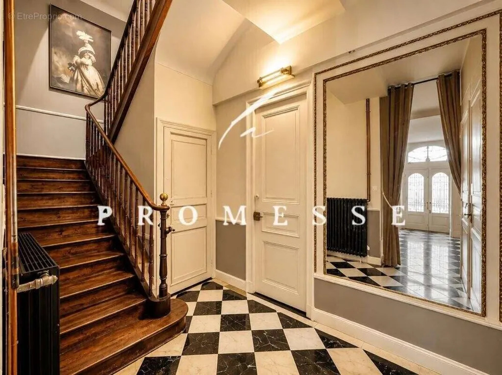 Esik - 19th-Century Townhouse with Ocean View in Biarritz