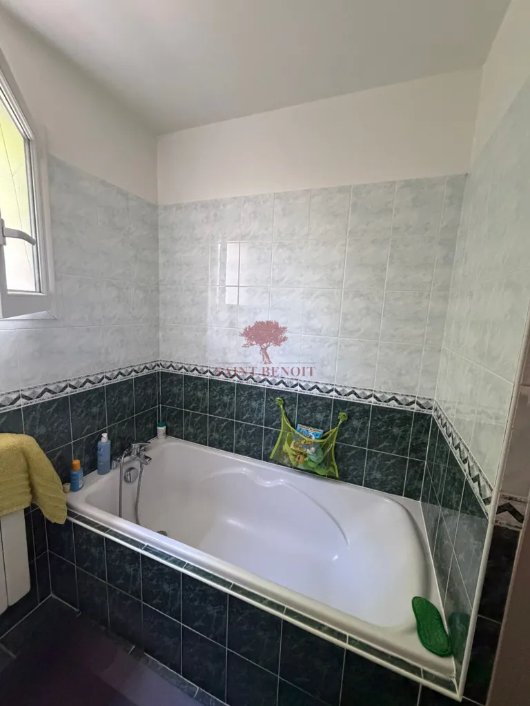 Salles de bain - Villa avec Piscine à Gignac