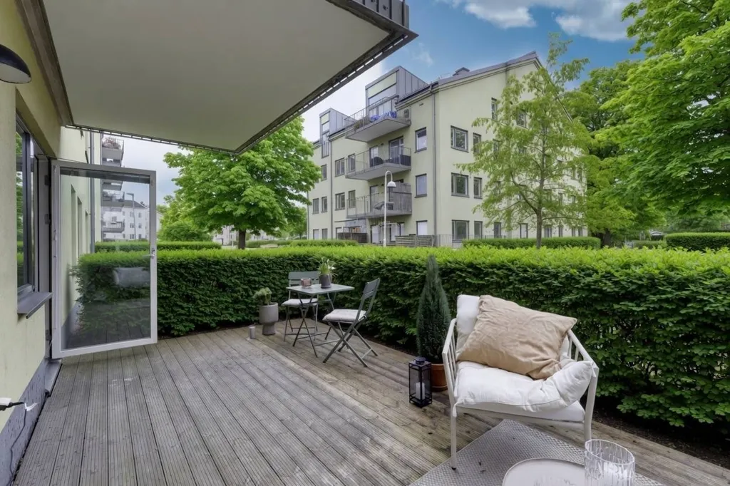 Terrass - Modern Apartment with West-Facing Terrace in Göteborg
