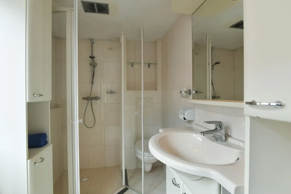 Salles de bain - Charming Semi-detached House with Garden in Oosterbeek