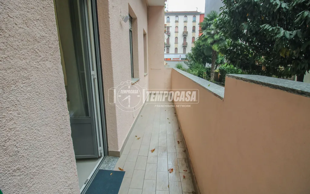 Rõdu - Modernised Triplex with Balcony in Milan
