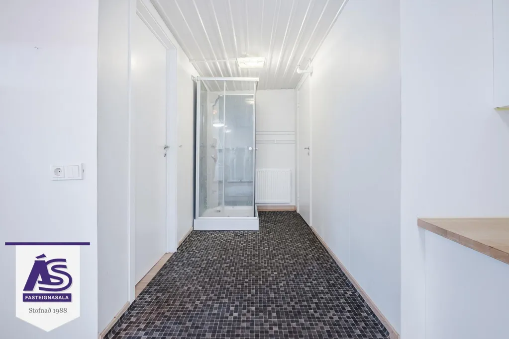 Ingresso - Warehouse with Loft Space in Hafnarfjörður