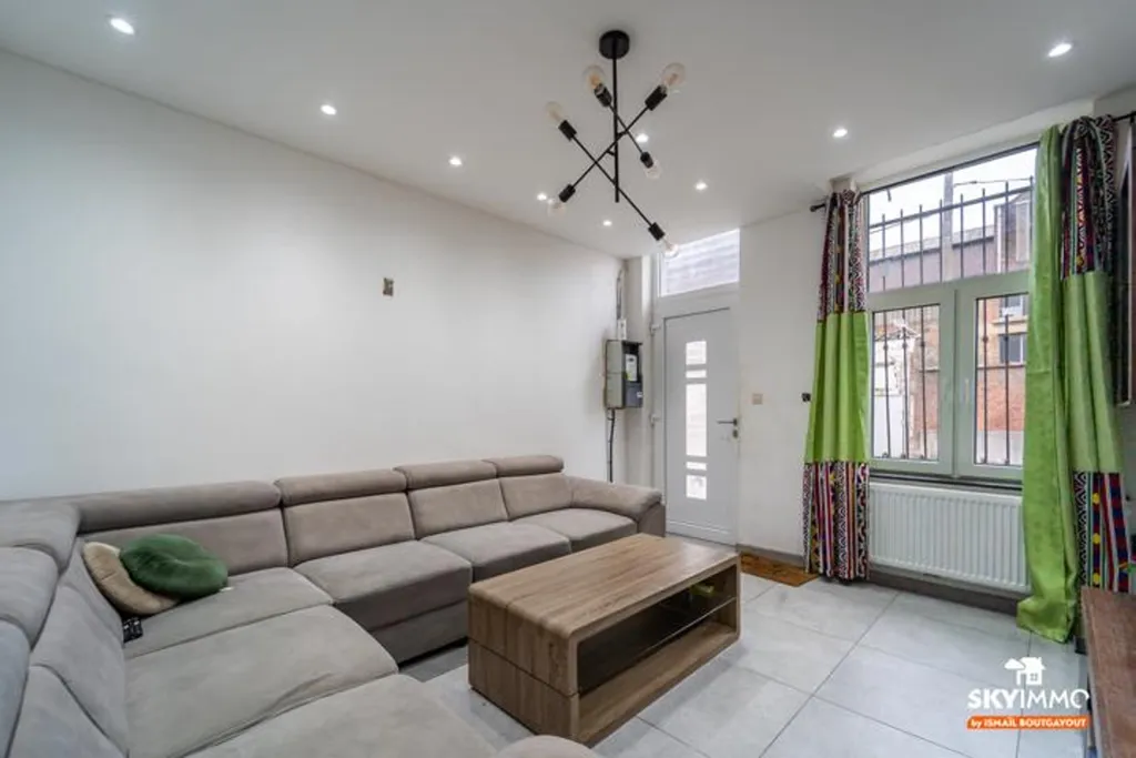 Soggiorno - Spacious 4-Bedroom House with Terrace in Liège