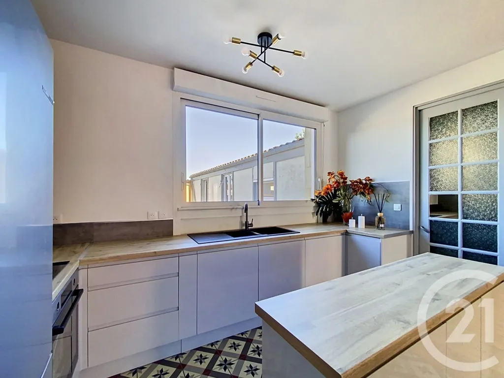 Köök - Fully Renovated 3-Bed Flat in Rochefort Centre