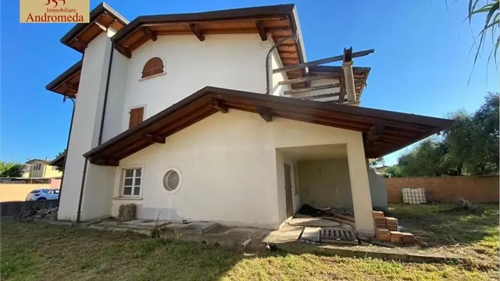 Exterior - Trifamily Villa with Garden in Querceta