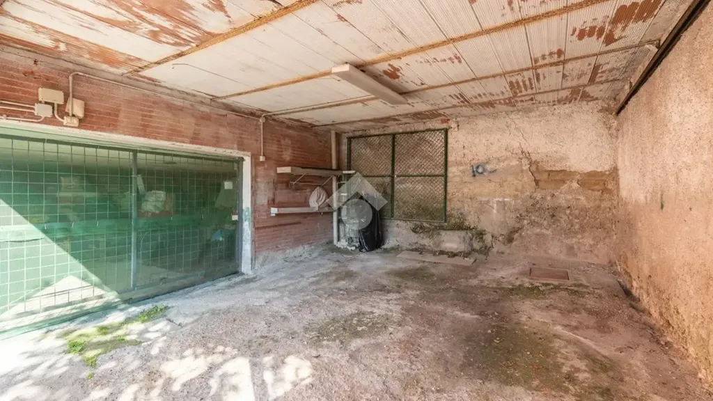 Garaaž - Ground Floor Apartment with Garden in Rome