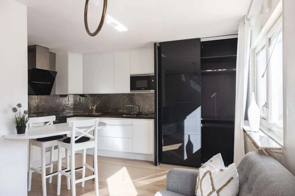 Köök - Modern Flat with Balcony in Västerås Centre