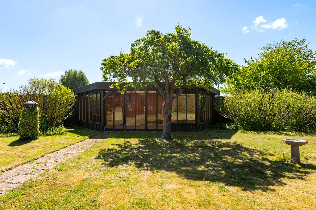 Jardin - Detached Villa with Garden in Kastrup