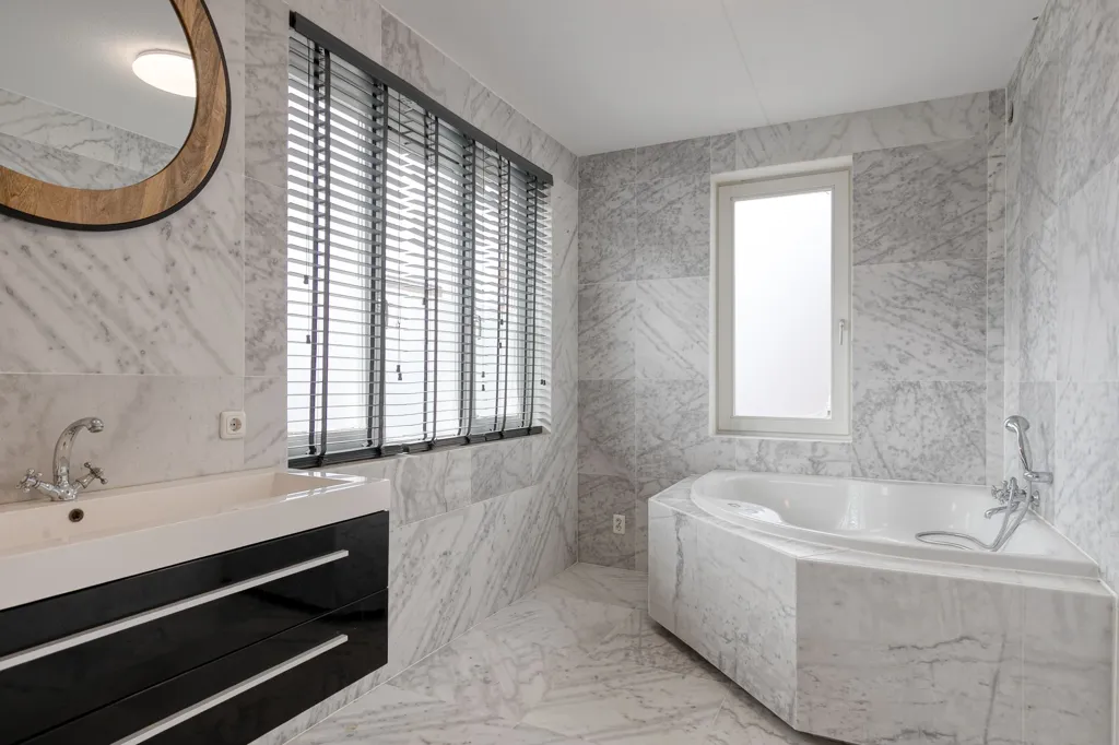 Salles de bain - Maison 4 pièces à Nieuw-Roden