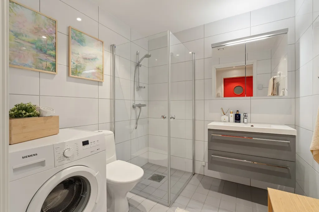 Salles de bain - Modern 2-Bedroom with Terrace in Kristiansand Centre