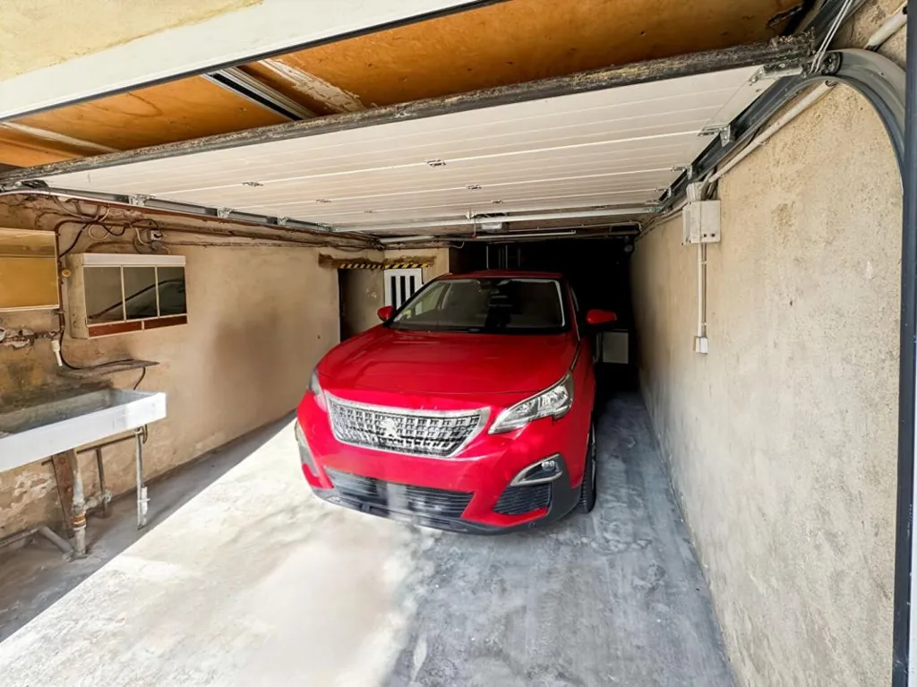 Garage - Character House with Garden in Périgueux