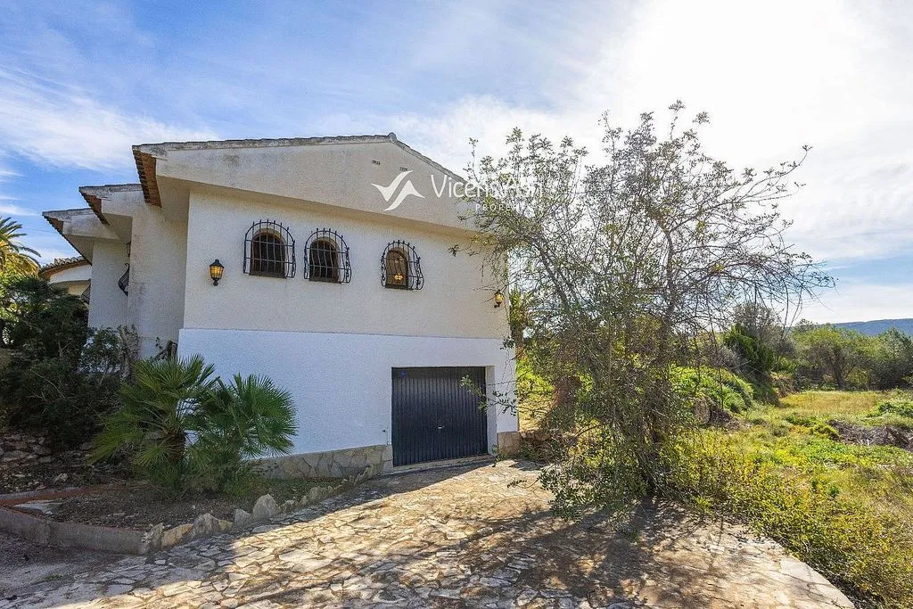 Exterior - Villa with Pool and Terrace in Jávea