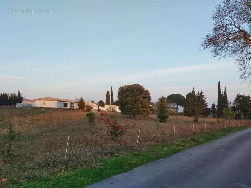 Garden - 1050 m² Plot in Moussoulens