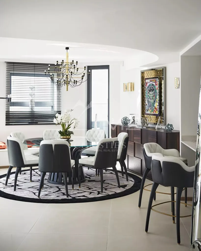 Dining Room - 3-Bedroom Apartment with Concierge on Croisette, Cannes
