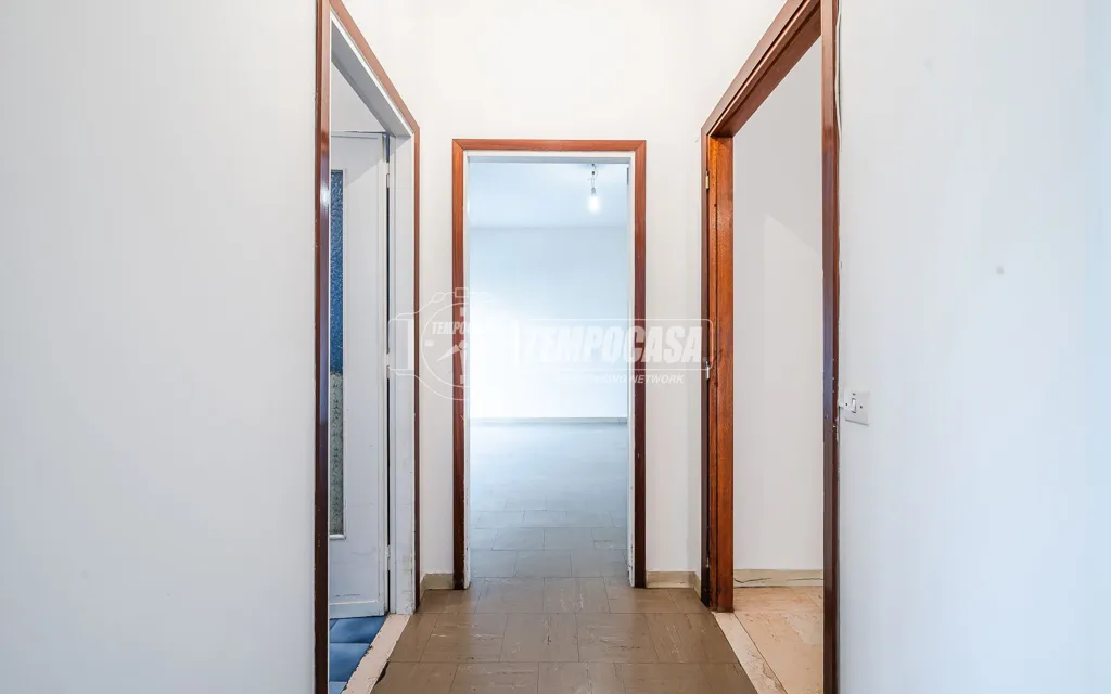 Esik - Two-Bedroom Apartment with Balconies in Modena