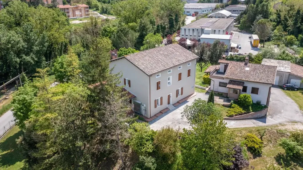 Vue aérienne - Apartment with Private Garden in Fabriano