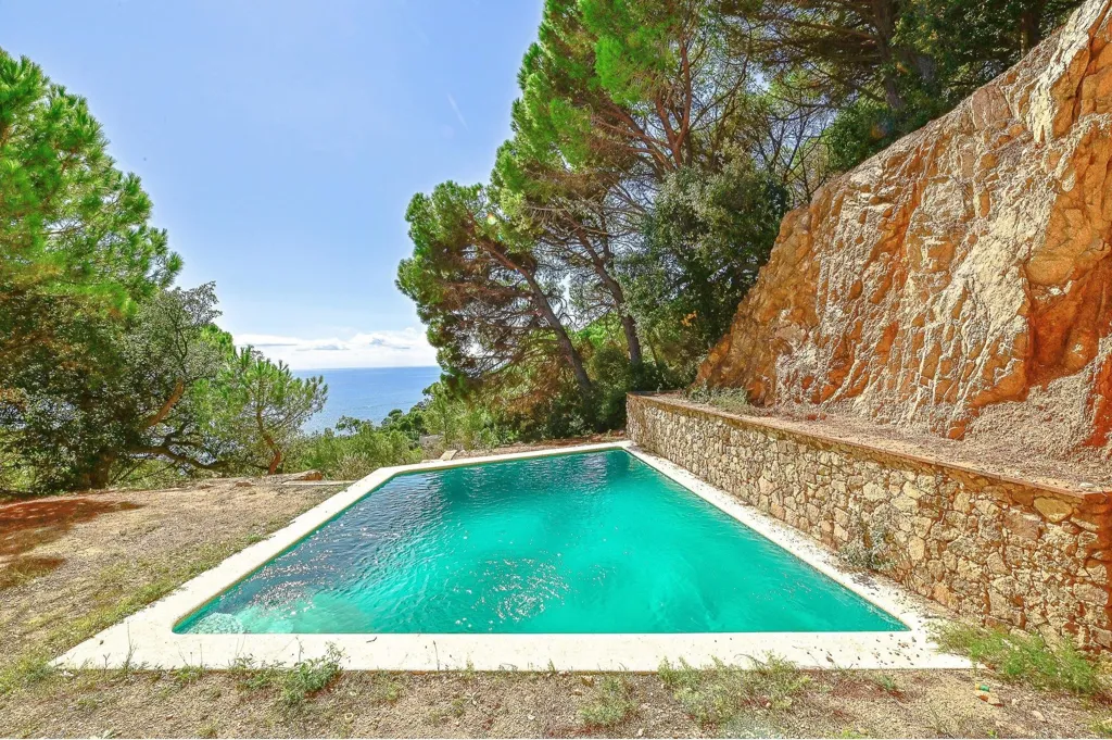 Bassein - Detached Villa with Sea Views in Punta Brava