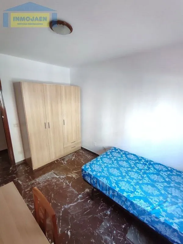 Student Flat with Pool on Avda de Madrid