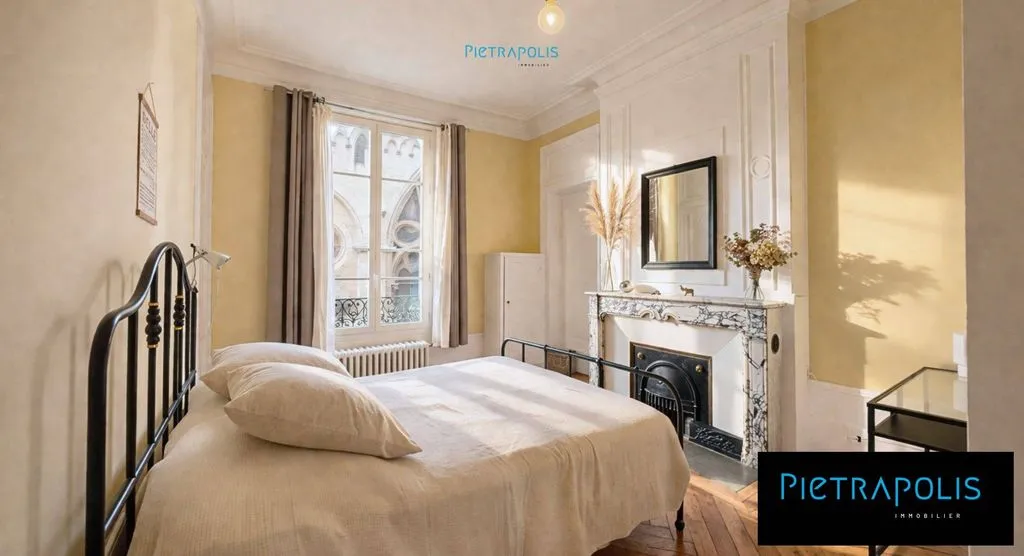 Bedrooms - Characterful Flat with Church View in Lyon 7th