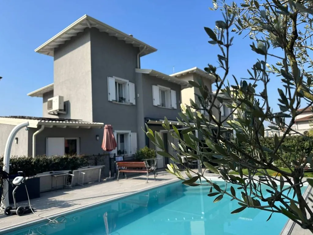 Piscine - Luxury Terraced House with Pool in Lodi