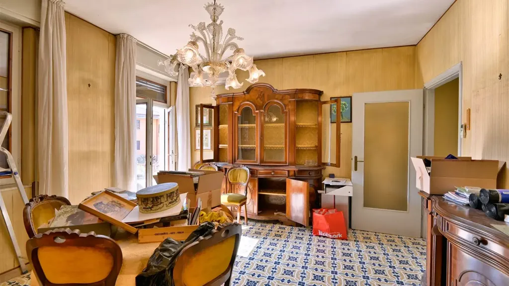 Salle à manger - Spacious Villa for Renovation in Salò