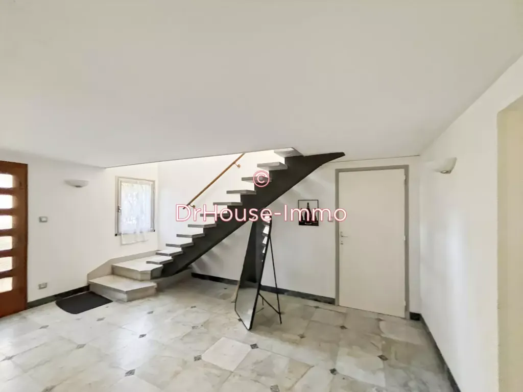 Toad - Three-Bedroom House with Garden in Mérignac